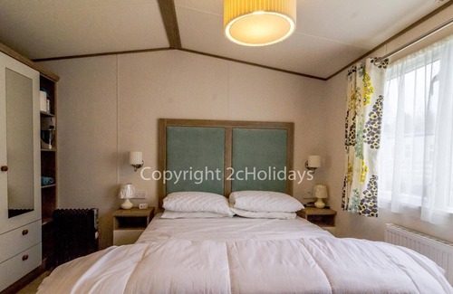 Hopton House | Luxury 6 berth caravan for hire at Broadlands Sands Holiday Park ref 20340BS