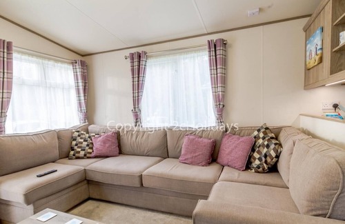 Hopton House | Luxury 6 berth caravan for hire at Broadlands Sands Holiday Park ref 20340BS