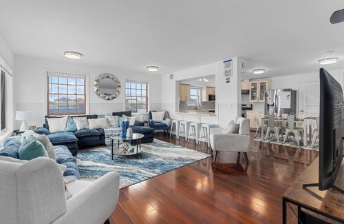 Seaside Heights House | Luxury 6+BR & 7BTH house w/AC, 1.5 blocks from Beach & Broadwalk. Rooftop views