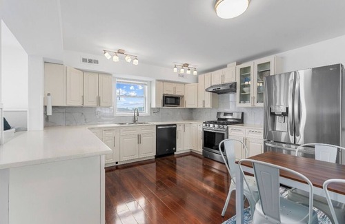 Seaside Heights House | Luxury 6+BR & 7BTH house w/AC, 1.5 blocks from Beach & Broadwalk. Rooftop views