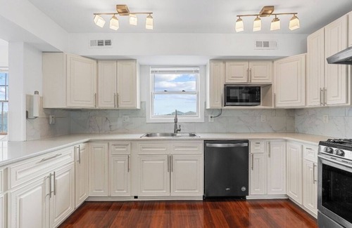 Seaside Heights House | Luxury 6+BR & 7BTH house w/AC, 1.5 blocks from Beach & Broadwalk. Rooftop views