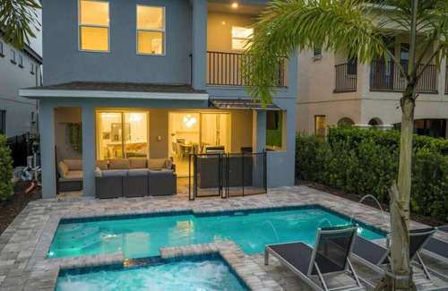 Reunion House | Luxury 6BR/5.5BA Villa Near Disney – Private Pool, Game Room & Family Retreat
