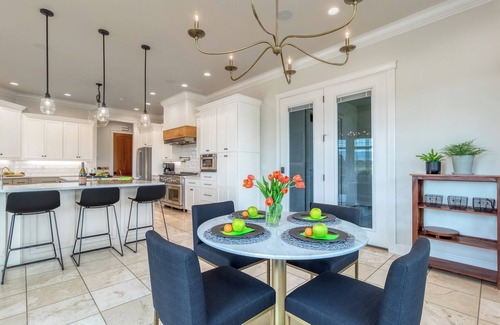 Walla Walla House | Luxury 6BR 5BA Walla Walla Estate | Heated Pool, Jacuzzi, Sauna & Theater