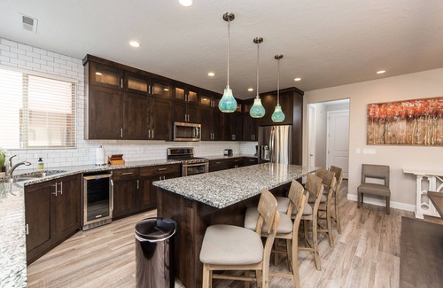 Santa Clara House | Luxury 6BR/7BA Family Friendly Home near Zion Private Pool & Resort Amenities