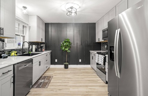 East Point House | Luxury 6BR 9 beds Oasis 4 Mins From ATL Intl Airport