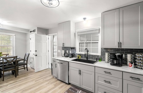 East Point House | Luxury 6BR 9 beds Oasis 4 Mins From ATL Intl Airport