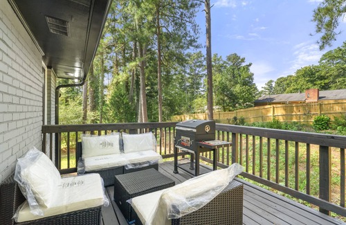 East Point House | Luxury 6BR 9 beds Oasis 4 Mins From ATL Intl Airport