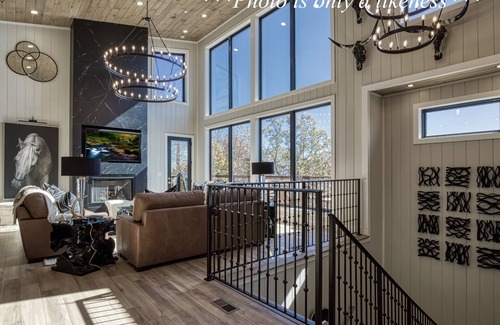Bluff Mountain Cabin | Luxury 6BR Cabin with Indoor Pool, Theater & Views – Sleeps 28
