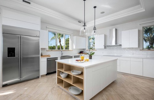 Long Bay Hills Villa | Luxury 7BR Beachfront Villa, Pool, Hot Tub, Gym & Games – Long Bay