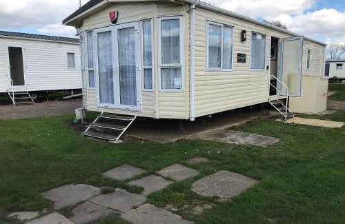 Clacton-on-Sea Resort | Luxury 8 and 6 berth caravans