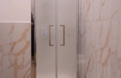 Taranto Apartment | Luxury Acclavio Apartments Gold with hot tub and balconies