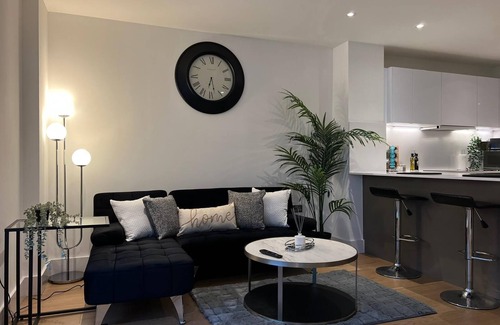Wembley Park Apartment | LUXURY ACCOMMODATION IN CENTRAL WEMBLEY, 5 MINS WALK TO WEMBLEY STADIUM,SLEEPS 4