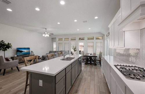 San Antonio House | Luxury and Comfort. House with big covered patio.