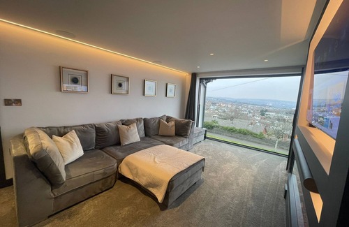 Mumbles House | Luxury and Modern property with panoramic sea views and hot tub