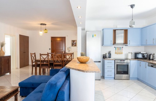 Alimos Apartment | Luxury and Spacious apt for 8 guests | New features April 2025