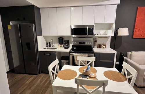Zona 10 Apartment | Luxury Apartment - WFH Oasis with Rooftop Pool in Z10 - Safe Neighborhood