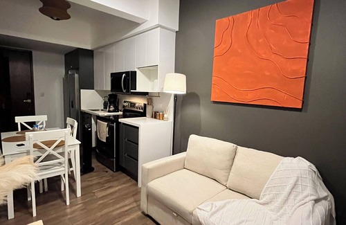 Zona 10 Apartment | Luxury Apartment - WFH Oasis with Rooftop Pool in Z10 - Safe Neighborhood