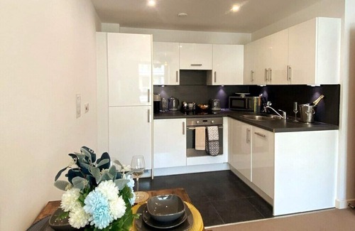 Saltdean Apartment | Luxury Apartment Near The Sea Ideal For Long Stays
