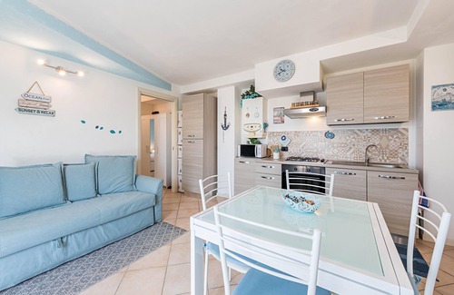 Lonato del Garda Apartment | Luxury Apartment with Shared Pool & Wi-Fi