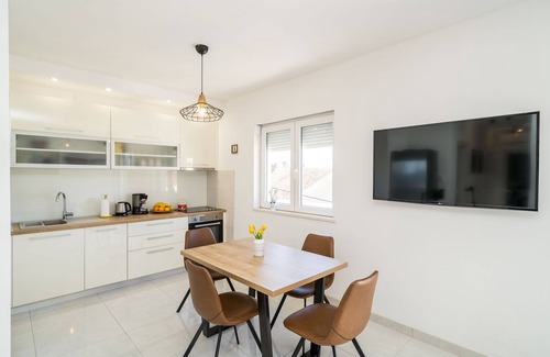 Cavtat Apartment | Luxury Apartment 3 close to the beach and pools with a stunning sea view