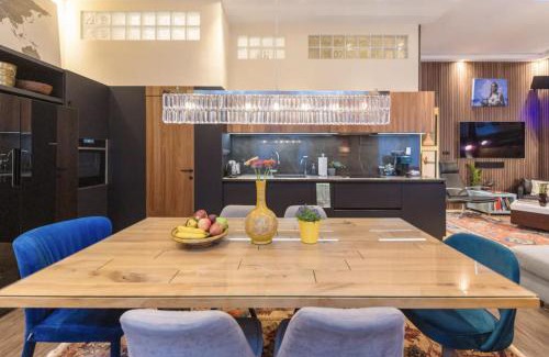 Vizivaros Apartment | Luxury Apartment by Hi5- The Actor's Den