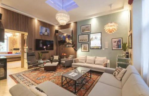 Vizivaros Apartment | Luxury Apartment by Hi5- The Actor's Den