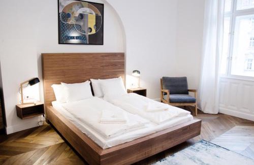 Inner City Budapest Apartment | Luxury Apartment by Hi5 - Best Location 3-br
