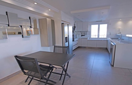Sainte-Maxime City Centre Apartment | Luxury apartment for 7 people - Sea view - Swimming pool - Air conditioning - WiFi - Sainte.