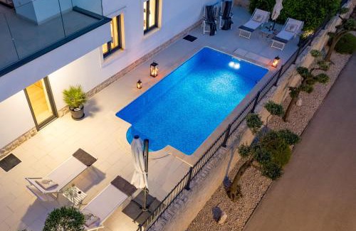 Susica Apartment | Luxury apartment Hyperion with private pool and garden