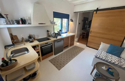 Kamilari Apartment | Luxury apartment in Crete with private pool, sea and mountain views.