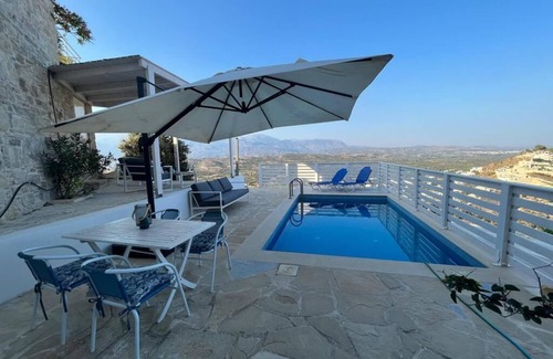 Kamilari Apartment | Luxury apartment in Crete with private pool, sea and mountain views.