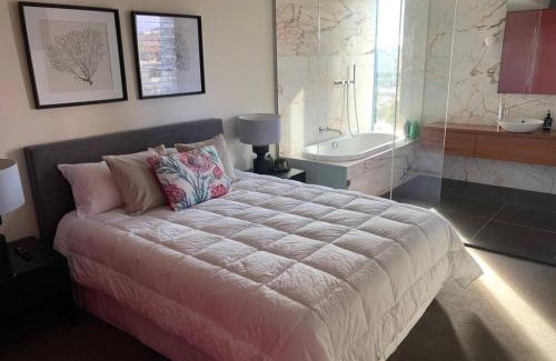 City West Apartment | Luxury Apartment in Popular NewActon Precinct-City - Hosted by CanStay