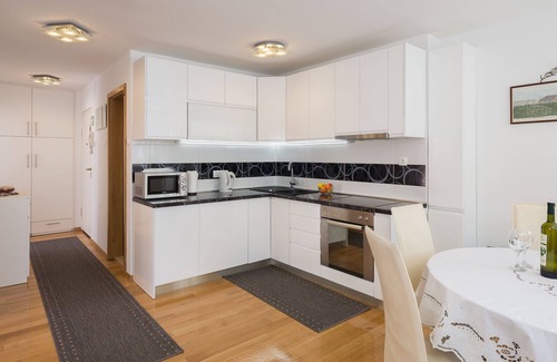 Bacvice Apartment | LUXURY APARTMENT MIRJANA with beautiful garden in the centre of Split