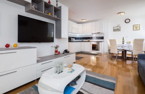 Bacvice Apartment | LUXURY APARTMENT MIRJANA with beautiful garden in the centre of Split