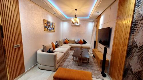 SOUR JDID Apartment | luxury apartment of 80m2 opposite HASSAN 2 MOSQU and SEA , near downtwn from family , INTERDIT COUPLES ARAABIC NON MARIÈ, FORBIDDEN UNMARRIED ARAABIC COUPLES , basement car park FREE