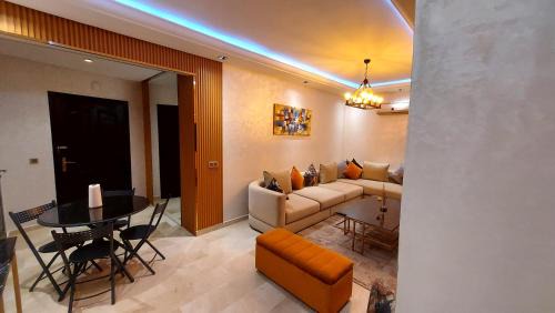 SOUR JDID Apartment | luxury apartment of 80m2 opposite HASSAN 2 MOSQU and SEA , near downtwn from family , INTERDIT COUPLES ARAABIC NON MARIÈ, FORBIDDEN UNMARRIED ARAABIC COUPLES , basement car park FREE