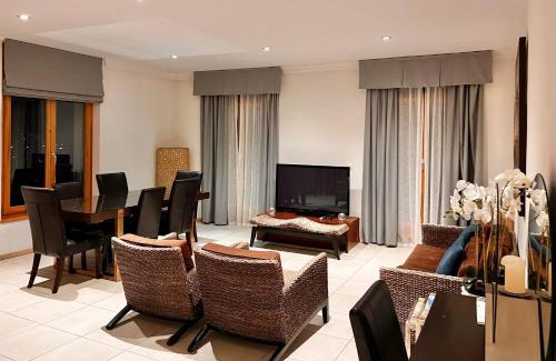 Chateau-d'Oex Apartment | Luxury Apartment, Panoramic Mountain Views, 5 Star Spa Facilities - 3 Bedroom