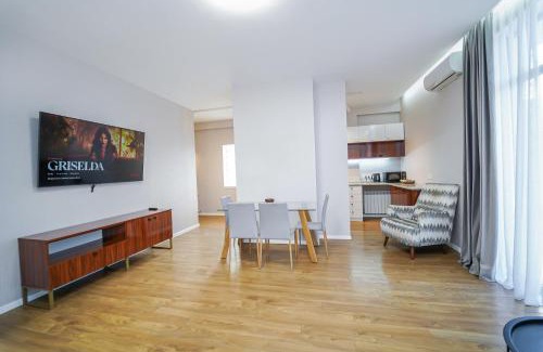 Vera Apartment | Luxury apartment with balcony on avenue Melikishvili, city center