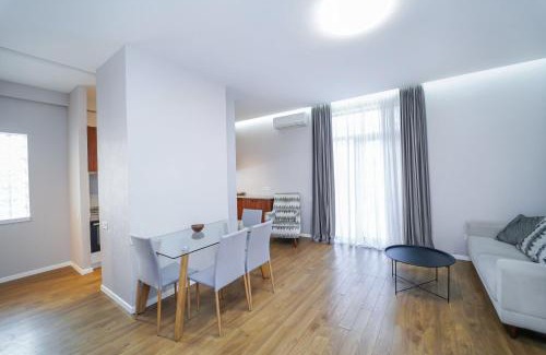 Vera Apartment | Luxury apartment with balcony on avenue Melikishvili, city center