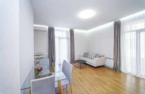 Vera Apartment | Luxury apartment with balcony on avenue Melikishvili, city center