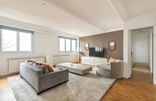 Puteaux Apartment | Luxury apartment with Eiffel Tower view - Defense