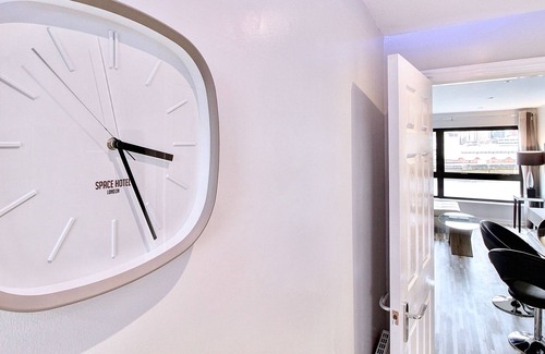 Glasgow Apartment | Luxury Apartment with Views of River Clyde
