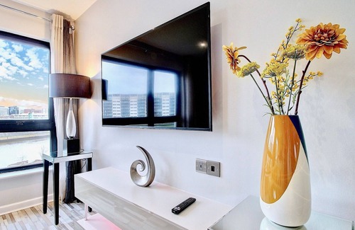 Glasgow Apartment | Luxury Apartment with Views of River Clyde