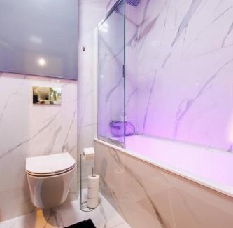 Rzeszow Apartment | Luxury Apartment With Spa Bath- City Centre, Free Parking by StayNest