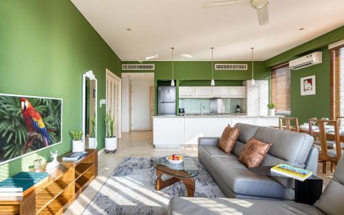 District 1 Apartment | Luxury Apartments with Rooftop Pool & Gym - Avalon
