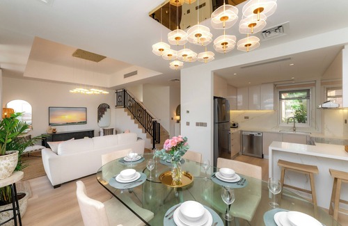Dubai Villa | Luxury Arabian Ranches Villa on Pool and Park.