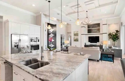 East Naples House | Luxury at it's finest, close to the BEACH and OLDE NAPLES location