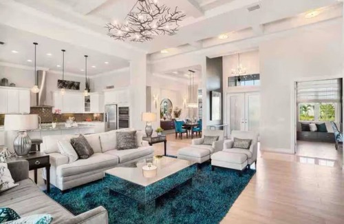 East Naples House | Luxury at it's finest, close to the BEACH and OLDE NAPLES location
