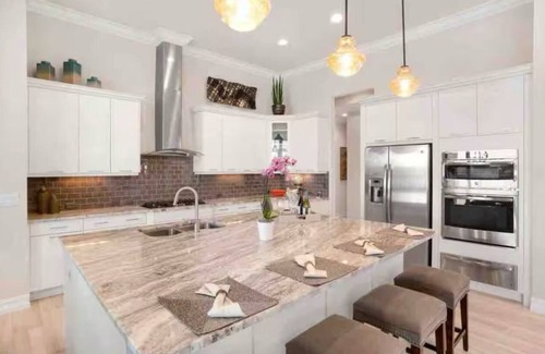 East Naples House | Luxury at it's finest, close to the BEACH and OLDE NAPLES location