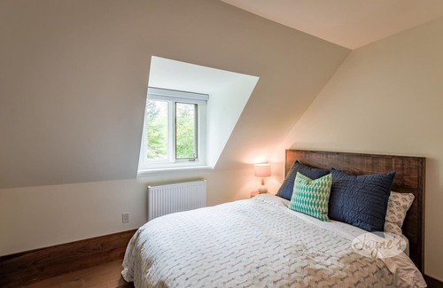 Colling Woodlands Ski Chalet | Luxury at the bottom of Osler Bluff Ski Club!